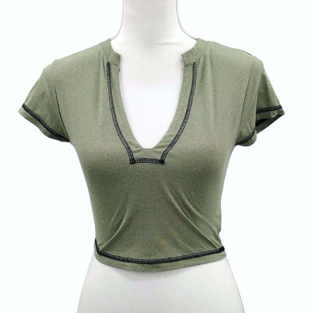 WeWoreWhat V Neck Tee Crop Top Green Short Sleeves Contrast Stitch Trim Small